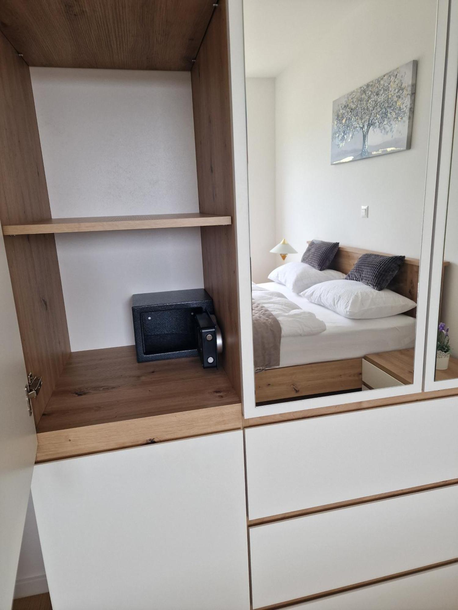Apartment Queen คาร์โลวัตส์ ภายนอก รูปภาพ