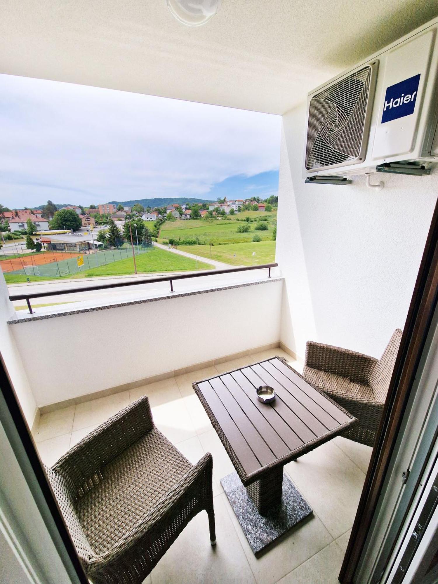 Apartment Queen คาร์โลวัตส์ ภายนอก รูปภาพ